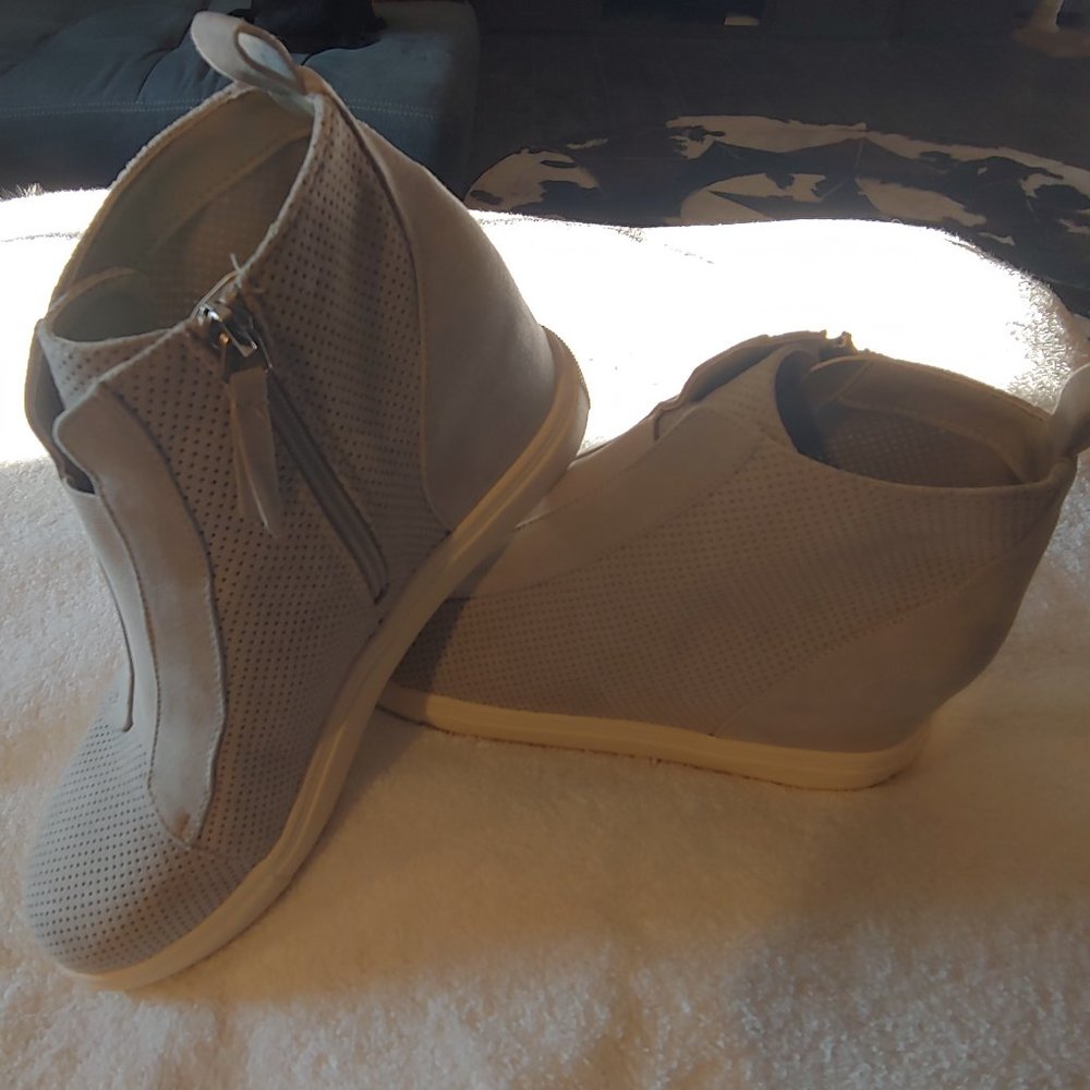 Madden Girl Microsuede Wedge Sneaker 8.5M